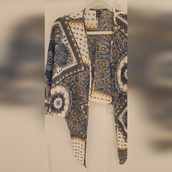 SHEIN VCAY Allover Print Batwing Sleeve Knot Detail Blouse Size Large - Picture 3 of 7